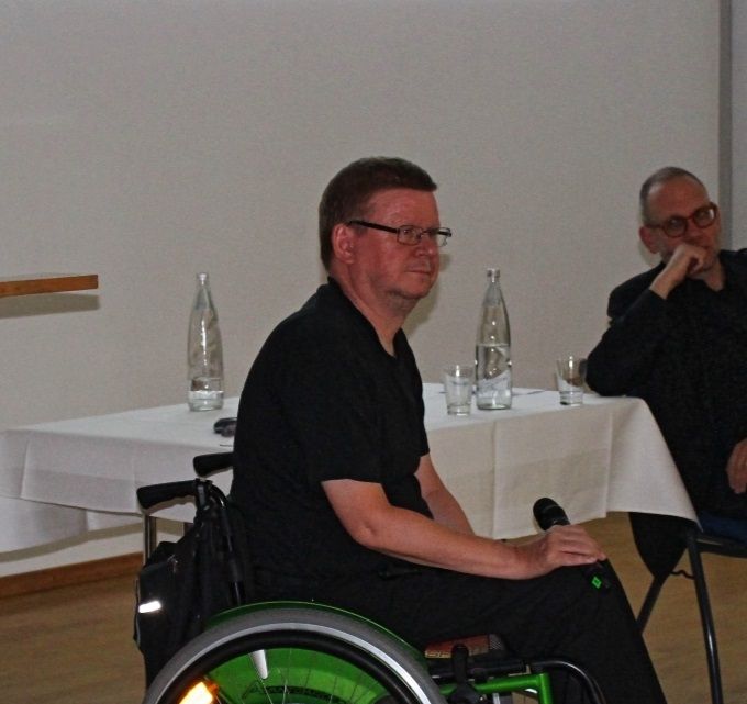 Als Gast konnte Norbert van Kampen vom Epilepsiezentrum Berlin im KEH  begrüßt werden. Er sprach zum Thema Schwerbehinderung und soziale Folgen. PD Dr. Friedhelm Schmitt stellt in seinem Vortrag die verschiedensten Therapiemöglichkeiten bis hin zur möglichen Anfallsfreiheit.